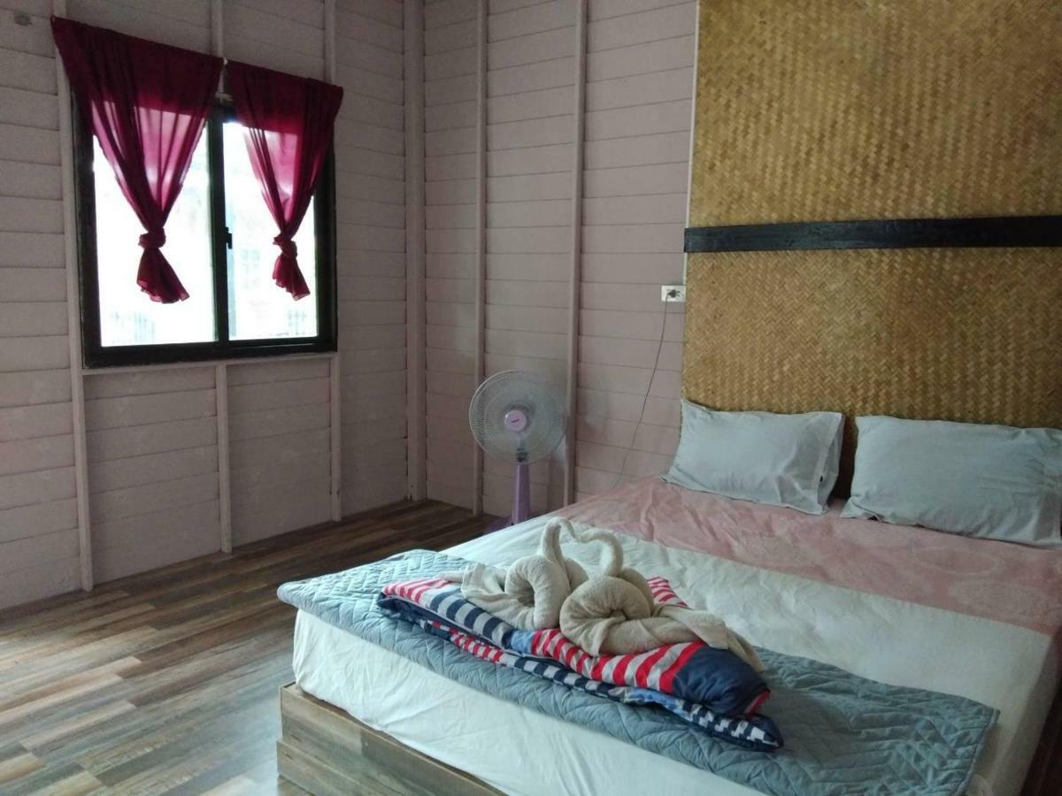 Phayam Hostel Koh Phayam Esterno foto