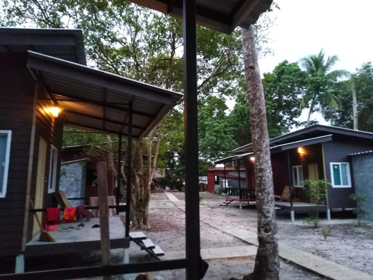 Phayam Hostel Koh Phayam Esterno foto