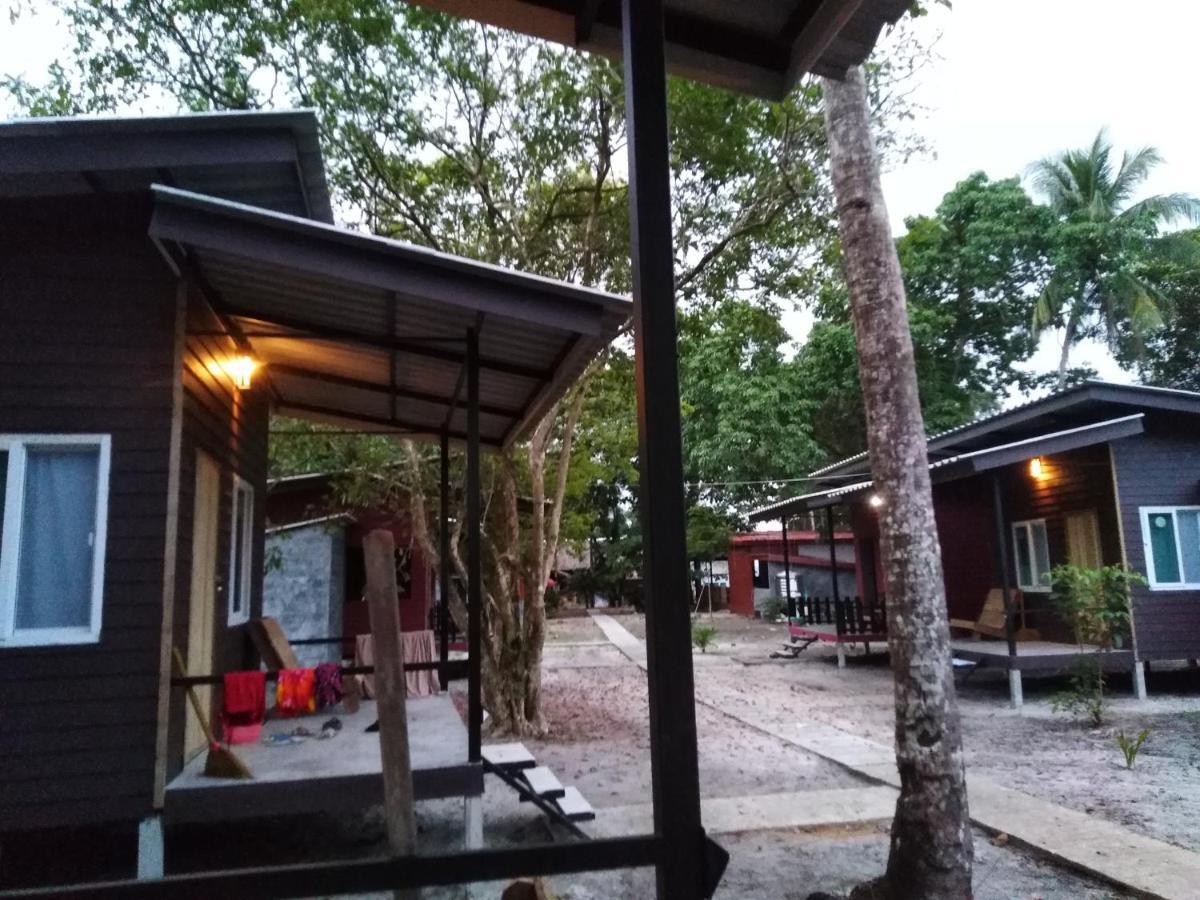 Phayam Hostel Koh Phayam Esterno foto
